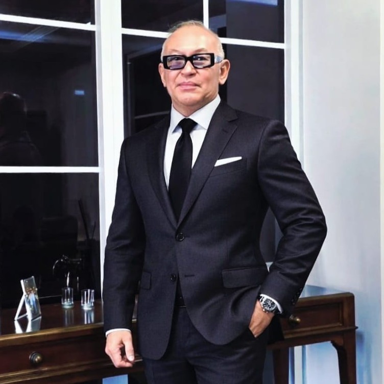 Hendro Wahyono, SH - Corporate Lawyer